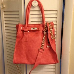 Very elegant Bag color kind of peach never used