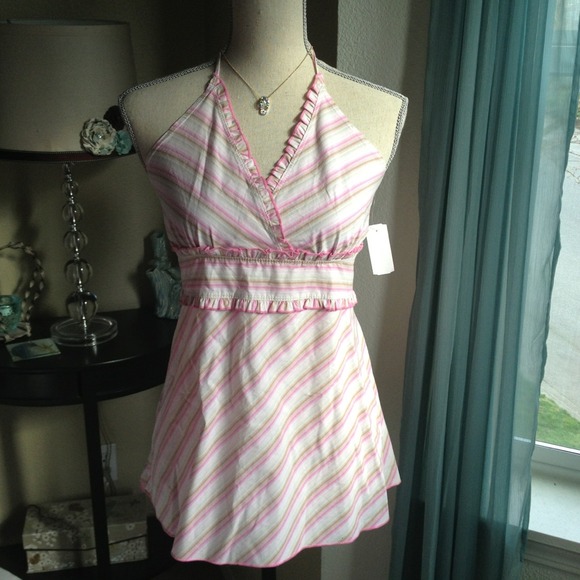 Tops - 💥SOLD💥Never Worn, NWT Halter Top