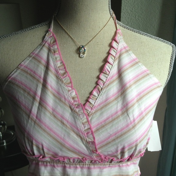 💥SOLD💥Never Worn, NWT Halter Top - Picture 2 of 3