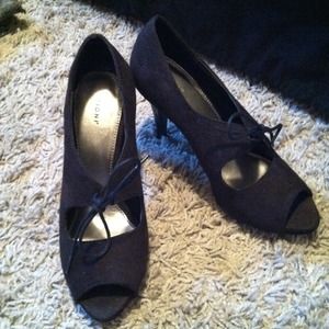 😊REDUCED😊 Black Faux Suede w/ Black Patent Heel