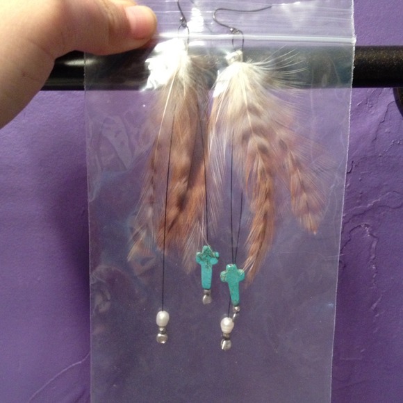 Feather cross earrings! - Picture 1 of 1