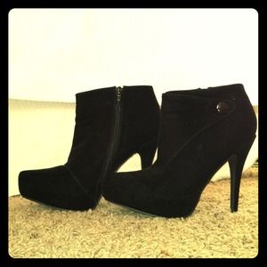 Black Charlotte Russe pumps