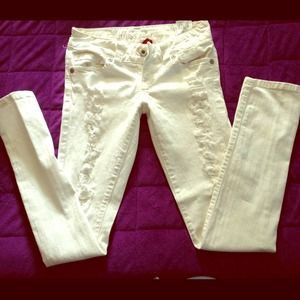 ❌TRADED❌White Guess Jeans excellent condition
