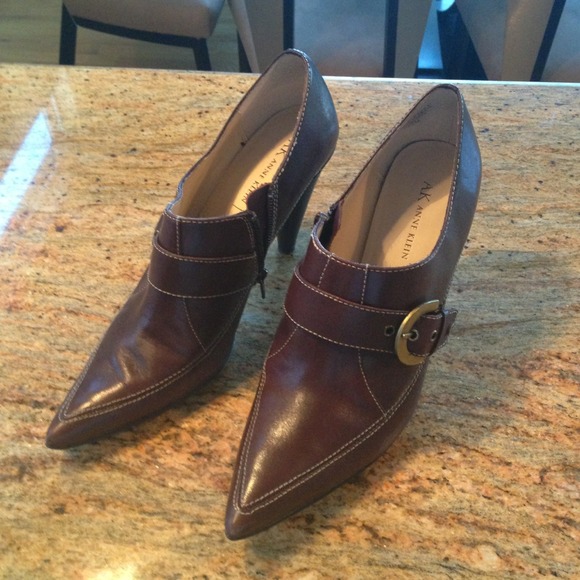 Brown booties - Picture 1 of 3