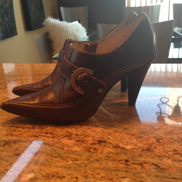 Brown booties - Picture 2 of 3