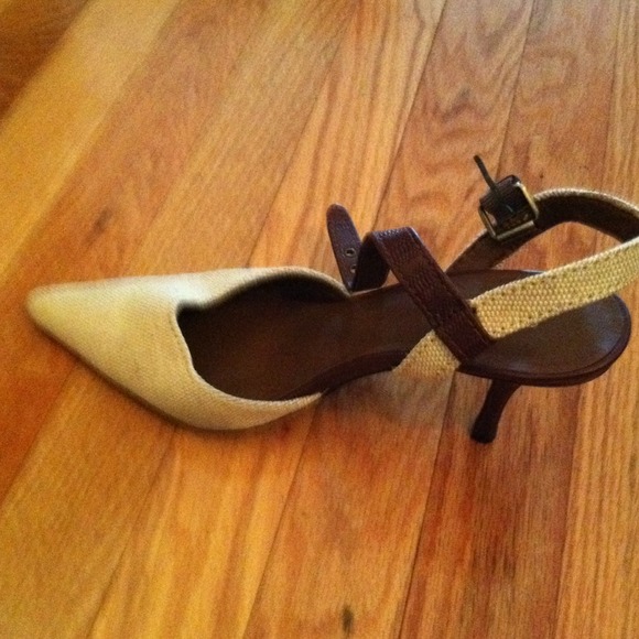 Ann Marino Tweed/Leather Heels, Size 8.5 - Picture 2 of 3