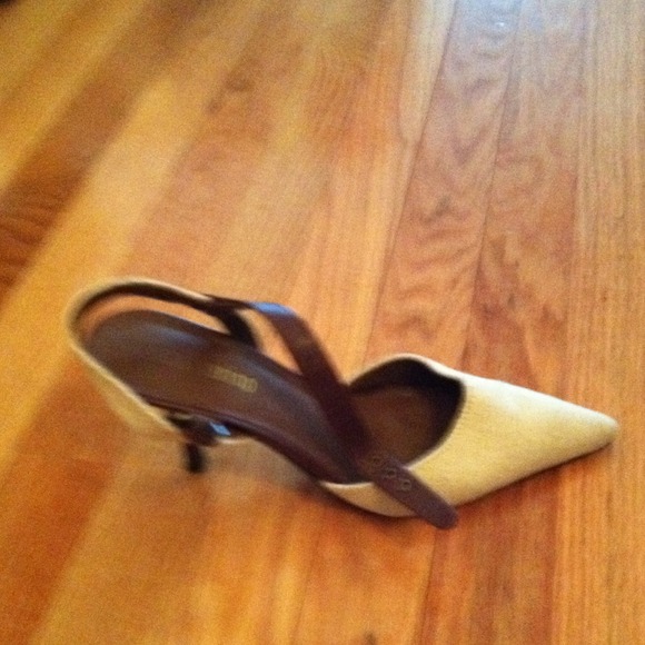 Ann Marino Tweed/Leather Heels, Size 8.5 - Picture 3 of 3