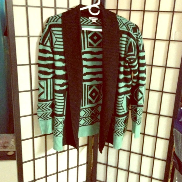 NWOT Aztec print sweater