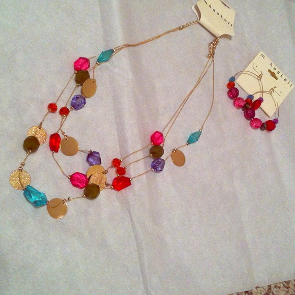 Colorful necklace and matching earrings