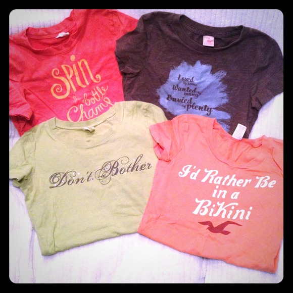 ✋SOLD ✋Hollister tshirt bundle 💛
