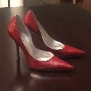 ***Price reduced***Guess pumps