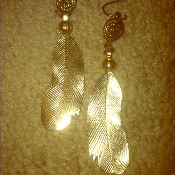 ❌❌SOLD❌❌Gold feather earrings