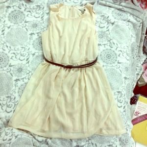 A beautiful never been worn forever 21 dress