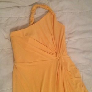 😍 Deep golden yellow, one sleeved gown! NWT Saks!