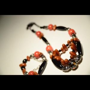 Necklace and bracelet set