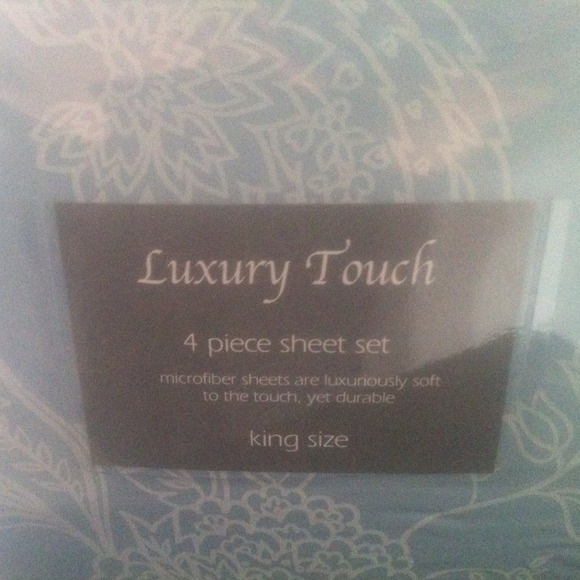 ***SOLD $25*** Luxury Touch Damask Sheet Set King - Picture 2 of 3