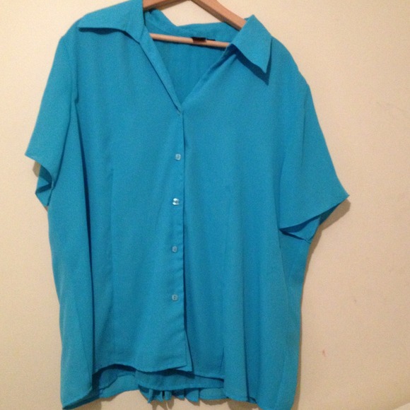 Blue shirt with pleated back