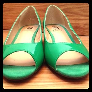 Kelly Green and Gold Signature shoes