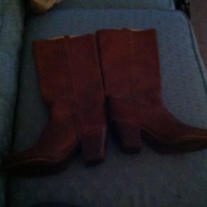 Brownish red boots