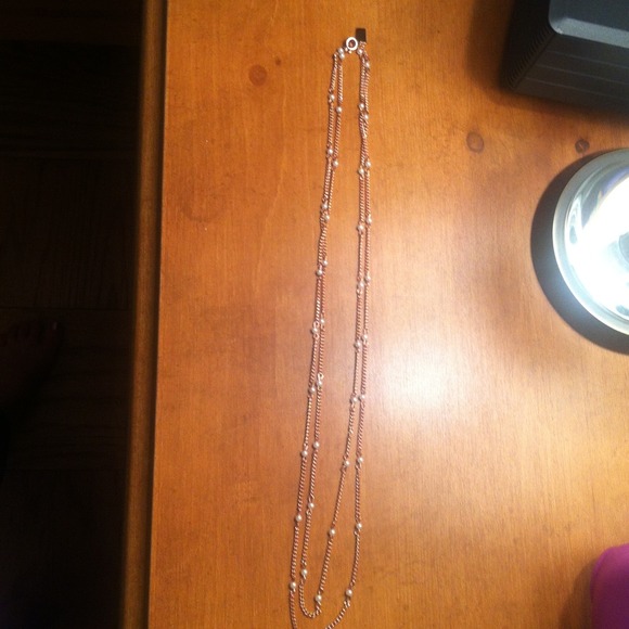 Rose gold necklace with pearls