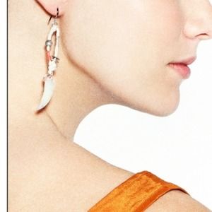 JewelMint dream weaver earrings never worn before