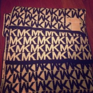 ❌RESERVED❌Authentic Michael Kors Scarf
