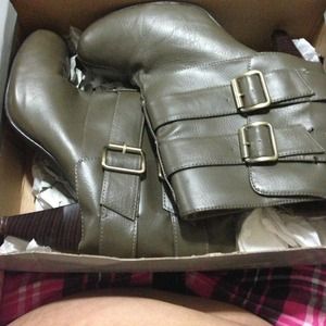 💥REDUCED💥Charlotte Russe taupe booties size 9