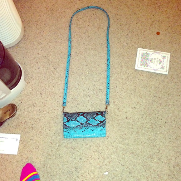 A clutch with handle.