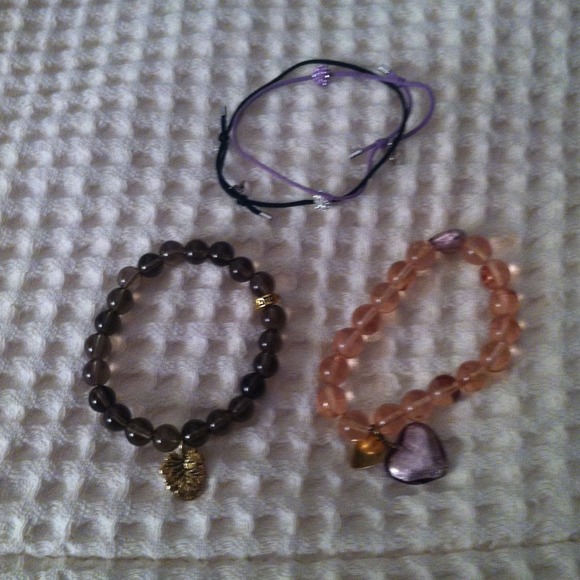 4 bracelets - Picture 2 of 2