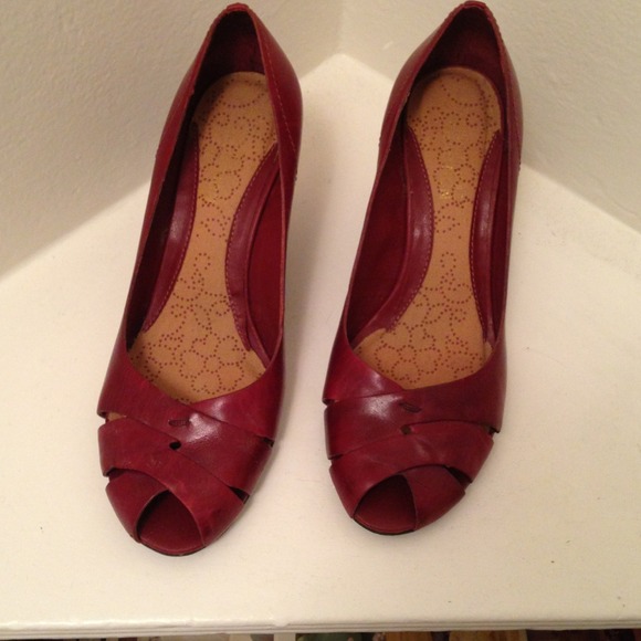 🔴 SOLD: Kenneth Cole red wedge heels