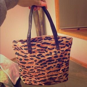 Small Estée Lauder makeup bag/purse