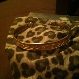 Bangle bracelet