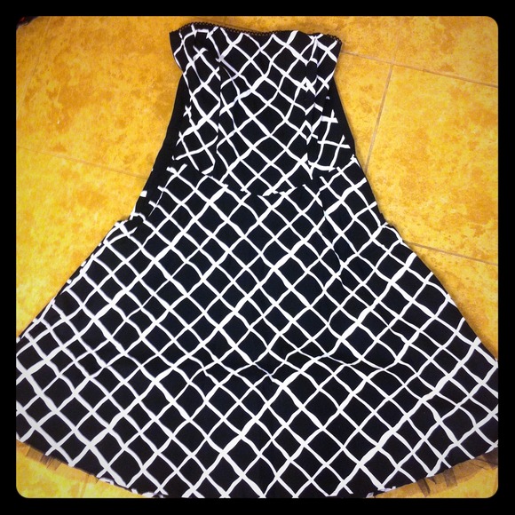 Reduced 😊 Ruby Rox Retro black and white dress