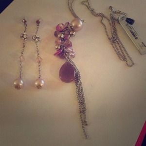⛔Traded⛔NWT Guess Necklace & Earrings