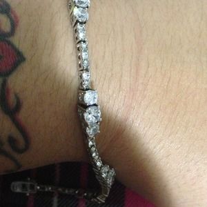 ⬇REDUCED⬇ JUST NEEDS A NEW HOME tennis Bracelet
