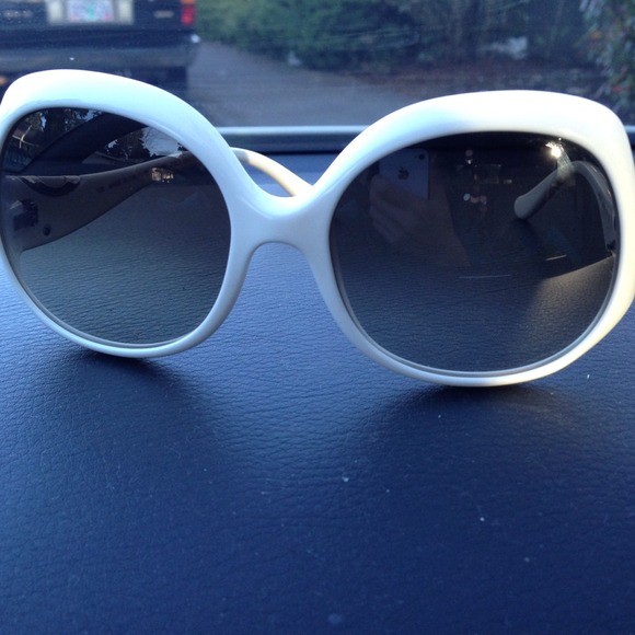 Authentic Fendi white sunnies - Picture 2 of 4