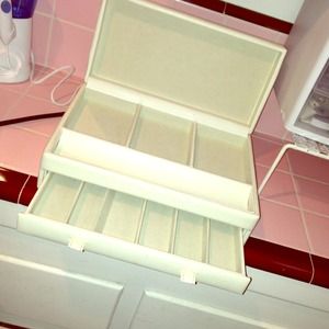 Jewelry box