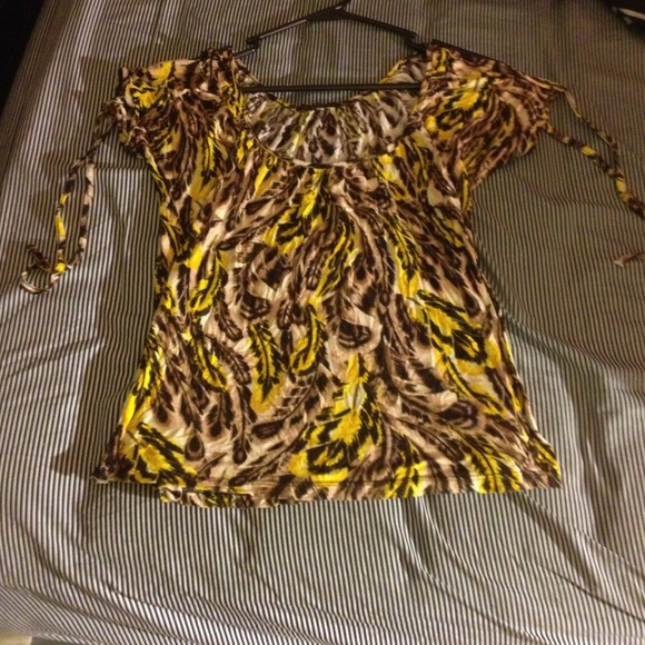 Super cute short sleeve shirt with colorful print
