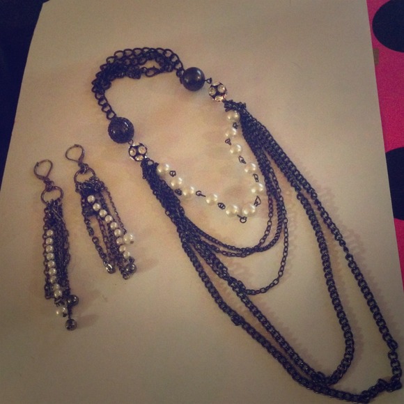 Guess earrings and necklace set