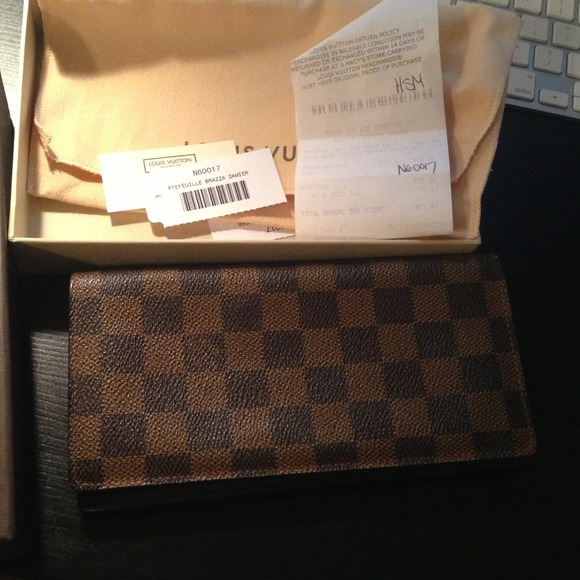 SOLD!!! Great condition LV Brazza Damier wallet