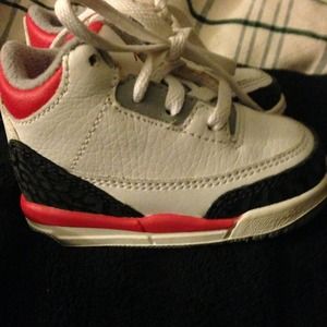 SOLD 💢💢💢 Jordan Retro 3's Size 3C