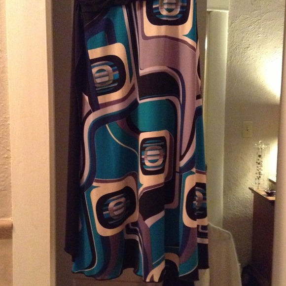 Volume one dress - Picture 2 of 4