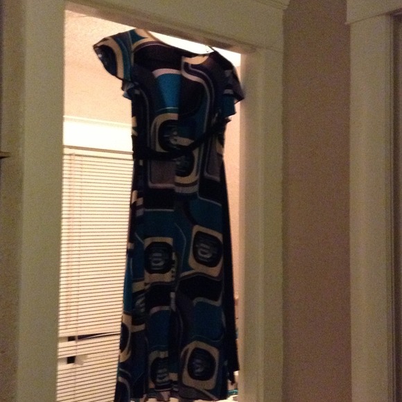 Volume one dress - Picture 3 of 4