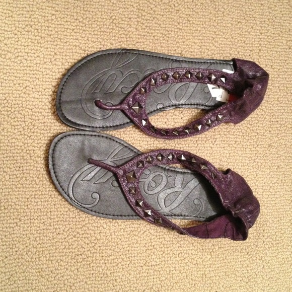 ✋SOLD✋Roxy Sandal