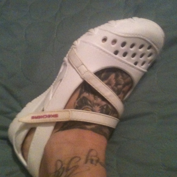 Traded...---imelda:)Sketchers white nurses shoes