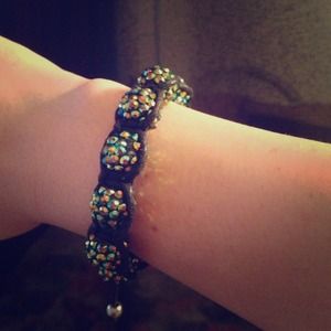 Green/multi-toned bracelet
