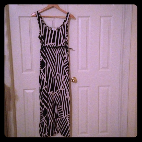 Black and white belted maternity dress