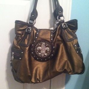 Adorable brown pirse