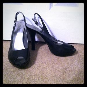 Guess- black leather peep toe heel with heel strap