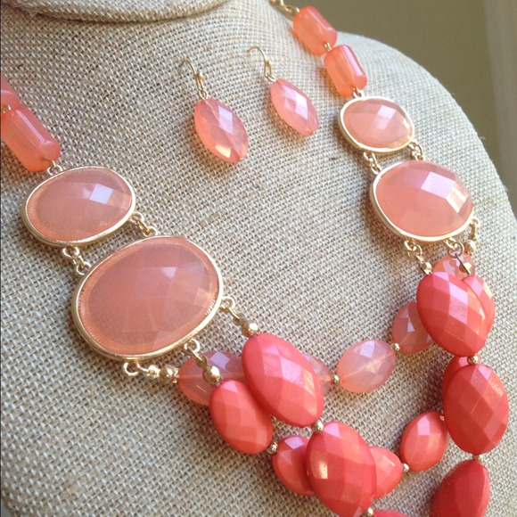 SOLD☀$15 Summer Sale☀Coral/Gold BeadNeck/Earr Set - Picture 2 of 4